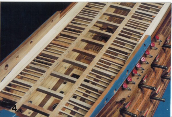 Fedélzet középen félkész